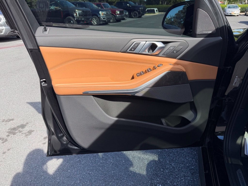 2025 BMW X5 M60i